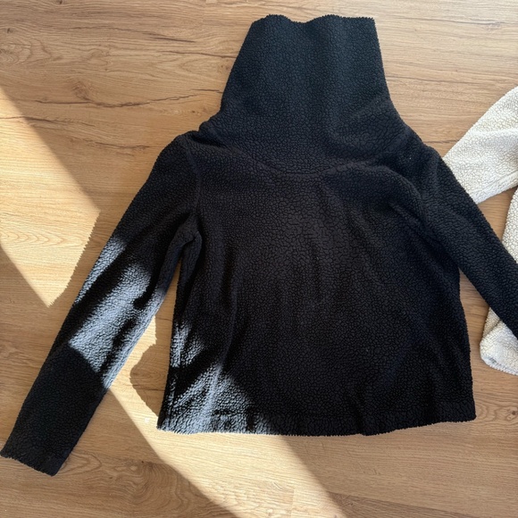 Two ALO Yoga Sherpa Turtleneck Fleece Pullover Top Bundle - Picture 2 of 4